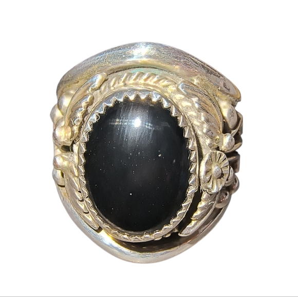 Native American Signed Black Onyx And Sterling Silver Heavy Wide Band Ring - Picture 2 of 11